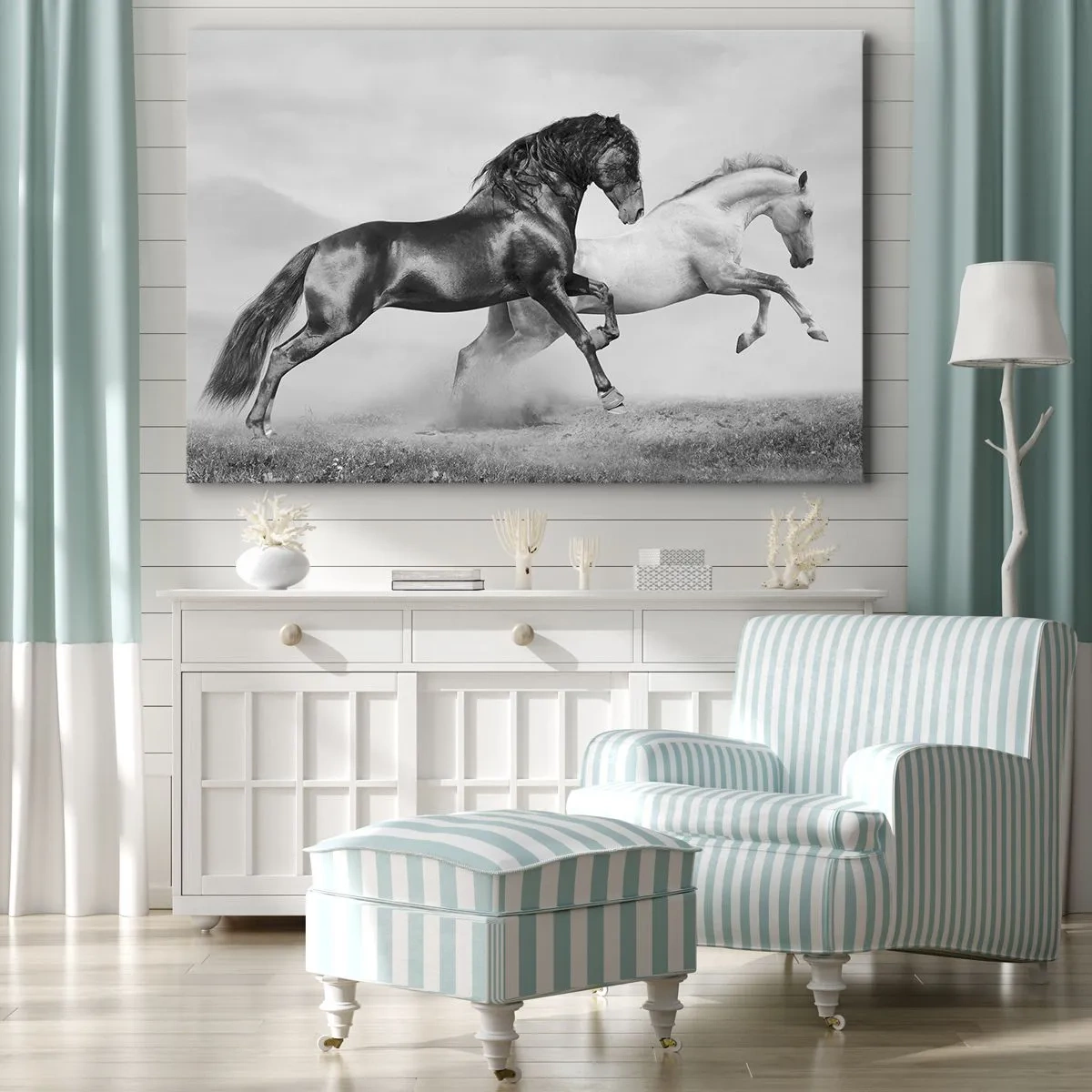 Bild auf Leinwand - Leinwandbild - Zwei galoppierende Pferde in einer dynamischen Schwarz-Weiß-Komposition - 70x50cm - Engel und Dämonen - Moderne Wanddekoration für Wohnzimmer und Schlafzimmer ARTTOR