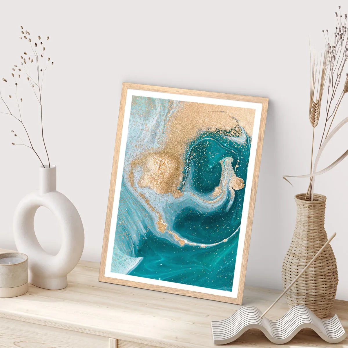 Poster in einem Rahmen aus heller Eiche - Ein Strudel aus Gold und Türkis - 70x100 cm