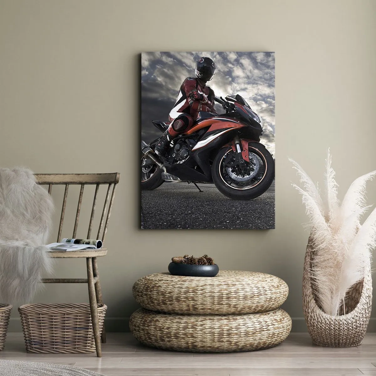 Bild auf Leinwand - Leinwandbild - Ein Motorradfahrer auf einem Sportmotorrad vor bewölktem Himmel - 70x100cm - Dunkler Reiter - Moderne Wanddekoration für Wohnzimmer und Schlafzimmer ARTTOR