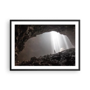 Poster in einem schwarzem Rahmen - Eine Figur in einer Höhle, beleuchtet von Lichtstrahlen - 70x50cm - Die leuchtende Grotte - Moderne Wanddekoration für Wohnzimmer und Schlafzimmer ARTTOR