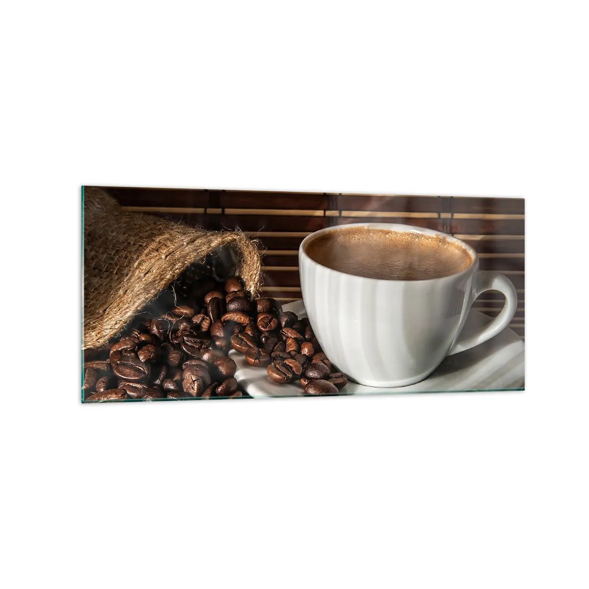 Glasbild - Bild auf glas - Eine Tasse Kaffee mit Bohnen auf Bambus-Hintergrund - 120x50cm - Die Schwärze von Kohle, die Klarheit von Bernstein - Moderne Wanddekoration für Wohnzimmer und Schlafzimmer ARTTOR
