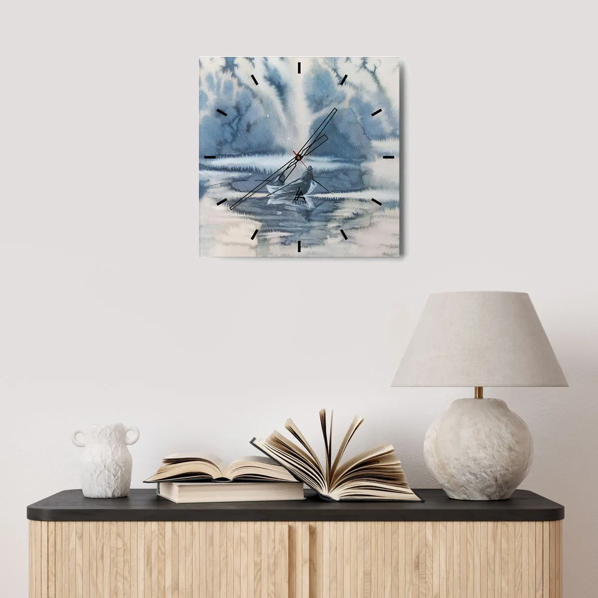 Wanduhr - Glasuhr - Aquarelllandschaft mit Booten auf einem See, umgeben von einem nebligen Wald - 30x30cm - Angler in ihrem Paradies - Moderne Wanddekoration für Wohnzimmer und Schlafzimmer ARTTOR