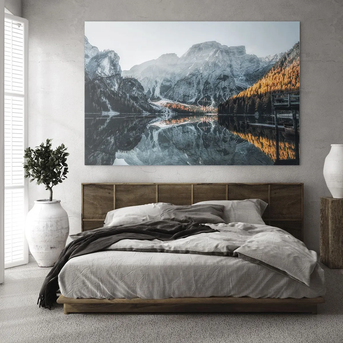 Glasbild - Bild auf glas - Eine Berglandschaft spiegelt sich in der ruhigen Oberfläche des Sees - 70x50cm - Spiegellandschaft - Moderne Wanddekoration für Wohnzimmer und Schlafzimmer ARTTOR