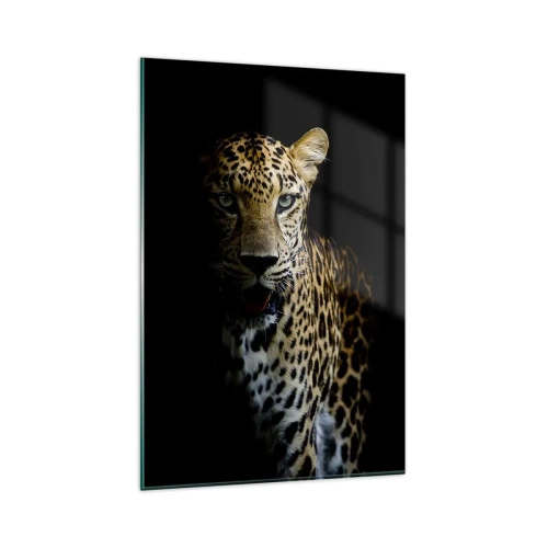 Glasbild - Bild auf glas - Ein Leopard auf dunklem Hintergrund mit intensivem Blick - 80x120cm - Dunkle Schönheit - Moderne Wanddekoration für Wohnzimmer und Schlafzimmer ARTTOR