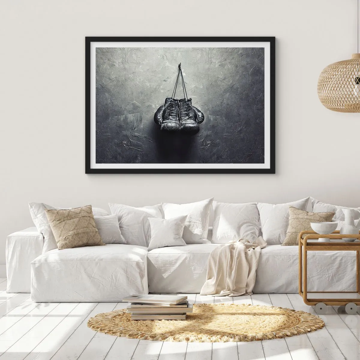 Poster in einem schwarzem Rahmen - Alte Boxhandschuhe an der Wand - 70x50cm - Zeit des Kampfes und Zeit des Friedens - Moderne Wanddekoration für Wohnzimmer und Schlafzimmer ARTTOR