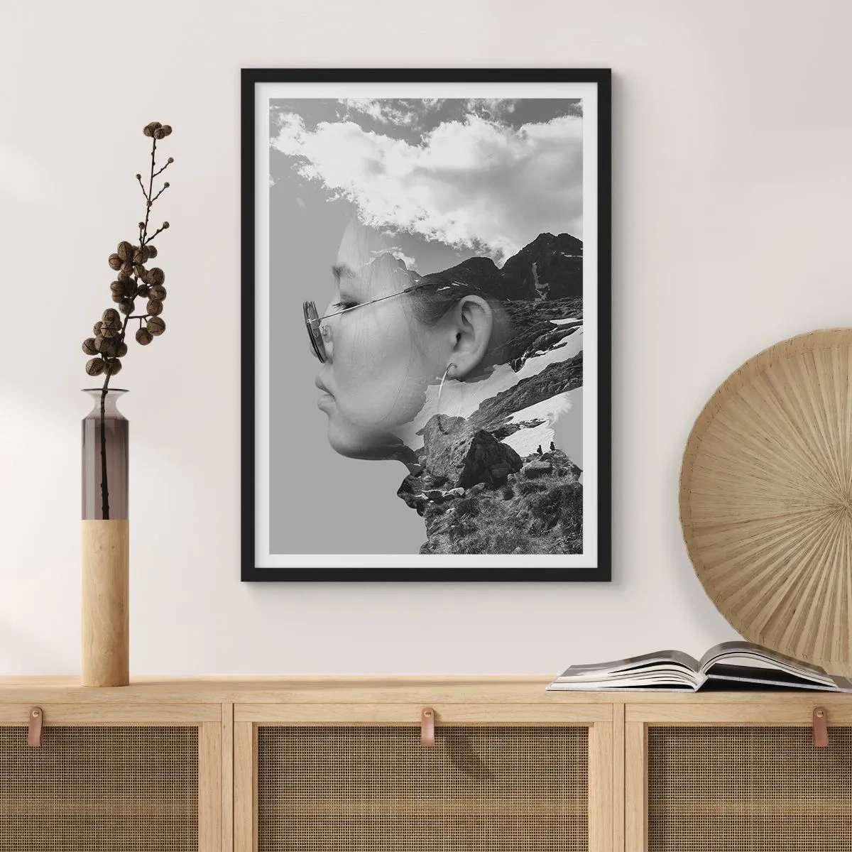 Poster in einem schwarzem Rahmen - Schwarz-Weiß-Porträt mit Berglandschaft und Wolken - 50x70cm - Top und bewölktes Porträt - Moderne Wanddekoration für Wohnzimmer und Schlafzimmer ARTTOR