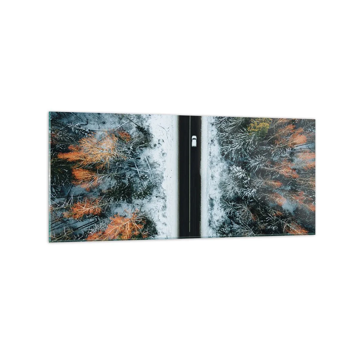 Glasbild - Bild auf glas - Eine Straße durch einen Winterwald aus der Vogelperspektive gesehen - 120x50cm - Schnitt durch den Winterwald - Moderne Wanddekoration für Wohnzimmer und Schlafzimmer ARTTOR