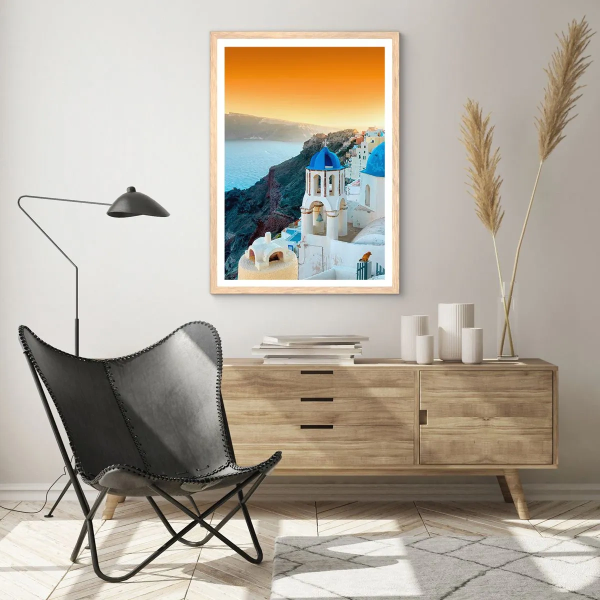 Poster in einem Rahmen aus heller Eiche - Santorini - an die Felsen gekuschelt - 61x91 cm