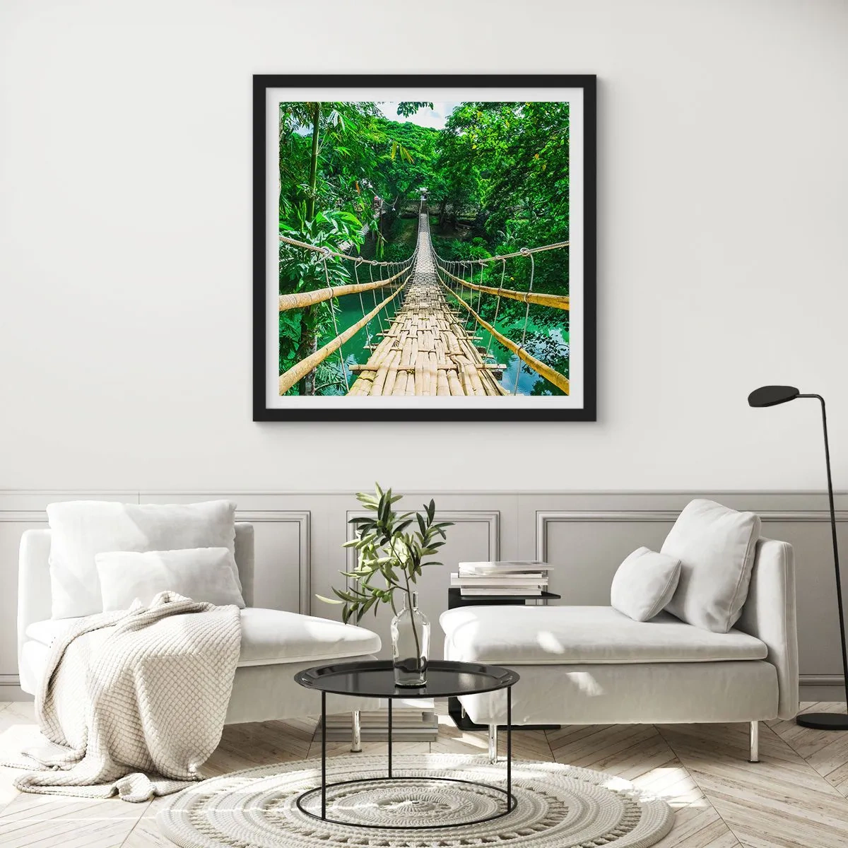 Poster in einem schwarzem Rahmen - Monkey Bridge über das Grün - 50x50 cm