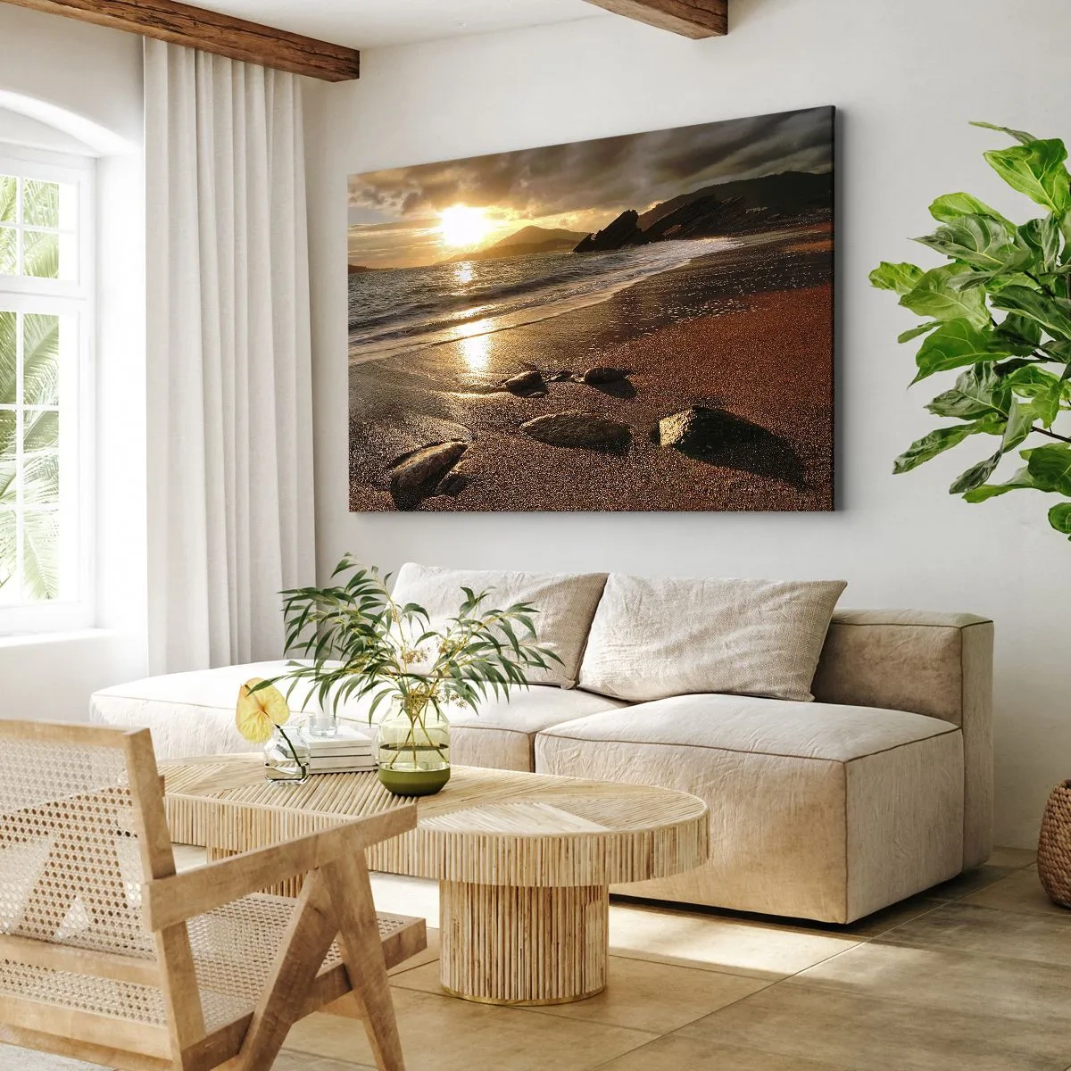 Bild auf Leinwand - Leinwandbild - Strand bei Sonnenuntergang mit Steinen am Ufer - 70x50cm - Folge der Sonne zu den Hügeln - Moderne Wanddekoration für Wohnzimmer und Schlafzimmer ARTTOR
