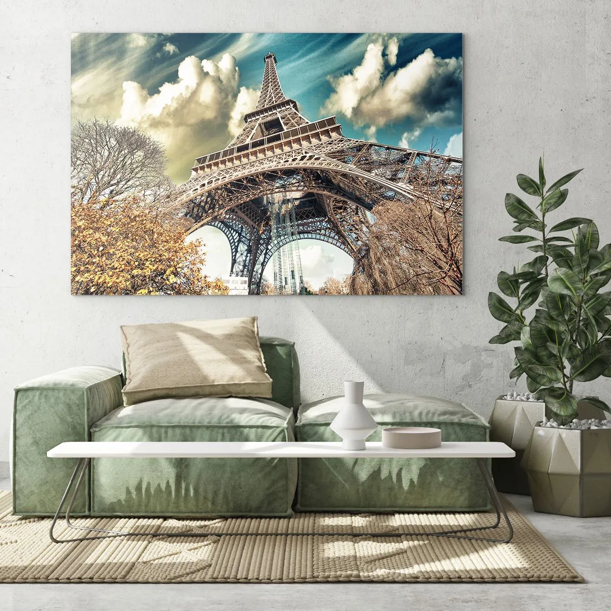 Glasbild - Bild auf glas - Der Eiffelturm in einer Herbstlandschaft vor einem dynamischen Himmel - 120x80cm - Und im Herbst in Paris ... - Moderne Wanddekoration für Wohnzimmer und Schlafzimmer ARTTOR