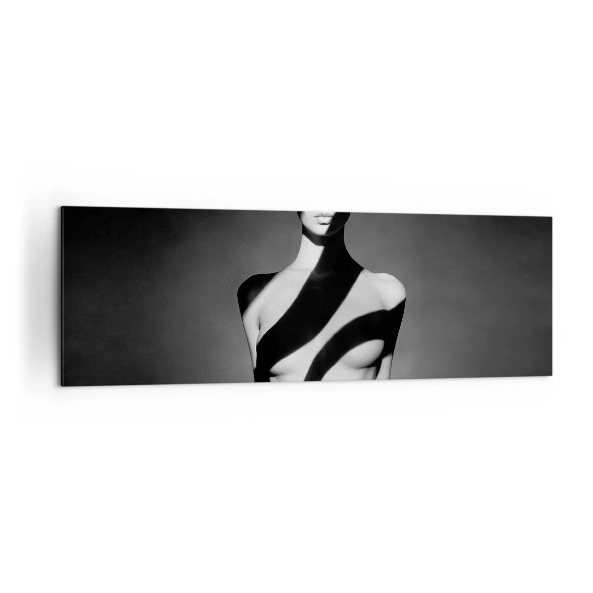Bild auf Leinwand - Leinwandbild - Schwarz-Weiß-Porträt einer Frau in Licht und Schatten - 160x50cm - In Glanz und Schatten - Moderne Wanddekoration für Wohnzimmer und Schlafzimmer ARTTOR
