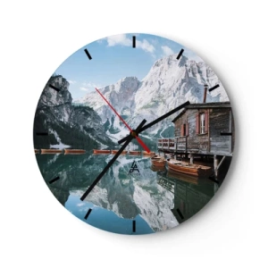 Wanduhr - Glasuhr - Ein Bergsee mit Holzbooten und einer Hütte am Ufer - 30x30cm - Kristallklarer Bergmorgen - Moderne Wanddekoration für Wohnzimmer, Küche und Schlafzimmer ARTTOR