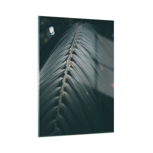 Glasbild - Bild auf glas - Nahaufnahme eines dunkelgrünen Palmblattes mit Lichtreflexion - 50x70cm - Die Präzision der Natur - Moderne Wanddekoration für Wohnzimmer und Schlafzimmer ARTTOR