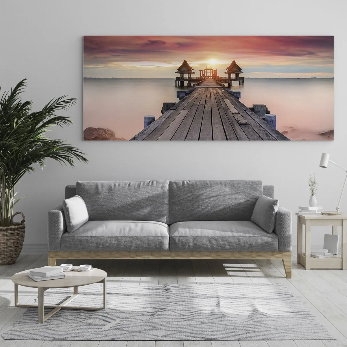 Glasbild - Bild auf glas - Holzsteg führt zu Pavillons bei Sonnenuntergang - 140x50cm - Westen im Osten - Moderne Wanddekoration für Wohnzimmer und Schlafzimmer ARTTOR