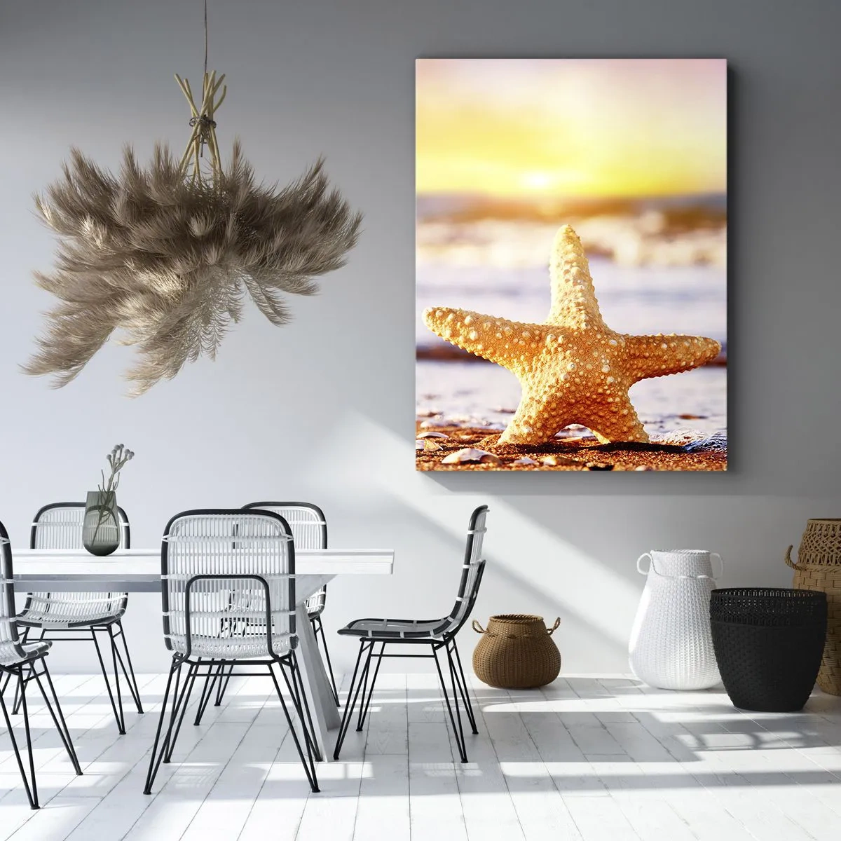 Bild auf Leinwand - Leinwandbild - Ein Seestern an einem Sandstrand im Schein der untergehenden Sonne - 50x70cm - Meer Geschenk - Moderne Wanddekoration für Wohnzimmer und Schlafzimmer ARTTOR