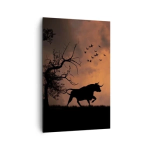 Bild auf Leinwand - Leinwandbild - Silhouetten von Stieren vor einem orangefarbenen Himmel bei Sonnenuntergang - 80x120cm - Ein dramatisches Naturschauspiel - Moderne Wanddekoration für Wohnzimmer und Schlafzimmer ARTTOR