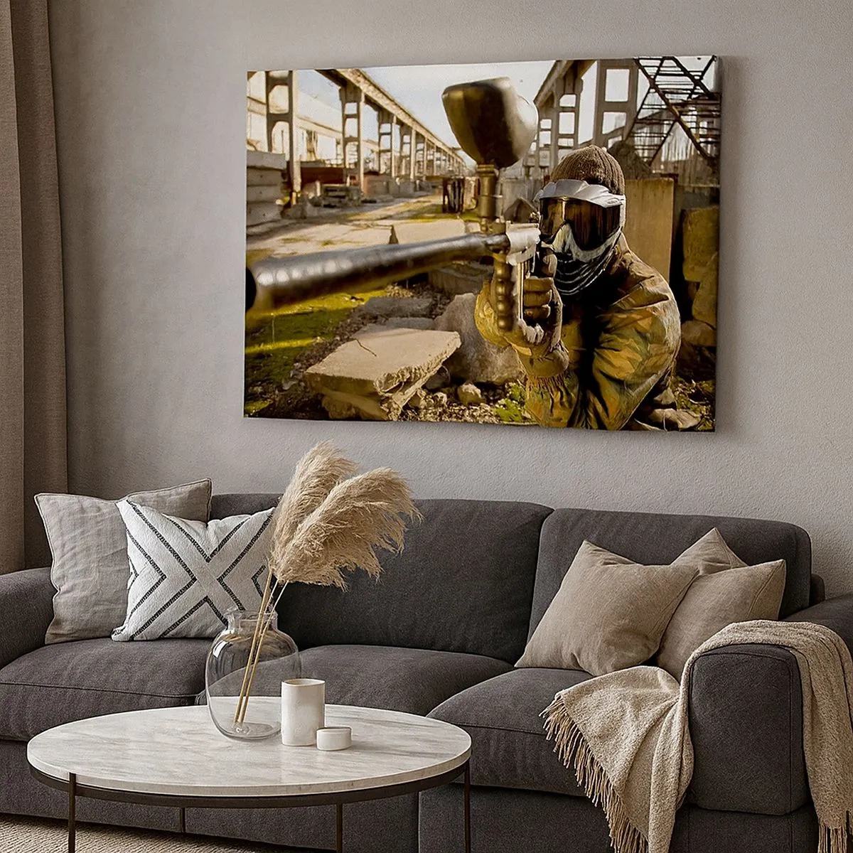 Bild auf Leinwand - Leinwandbild - Ein Paintball-Spieler in Tarnkleidung zielt mit einem Markierer - 70x50cm - Auch du kannst ein Held werden - Moderne Wanddekoration für Wohnzimmer und Schlafzimmer ARTTOR