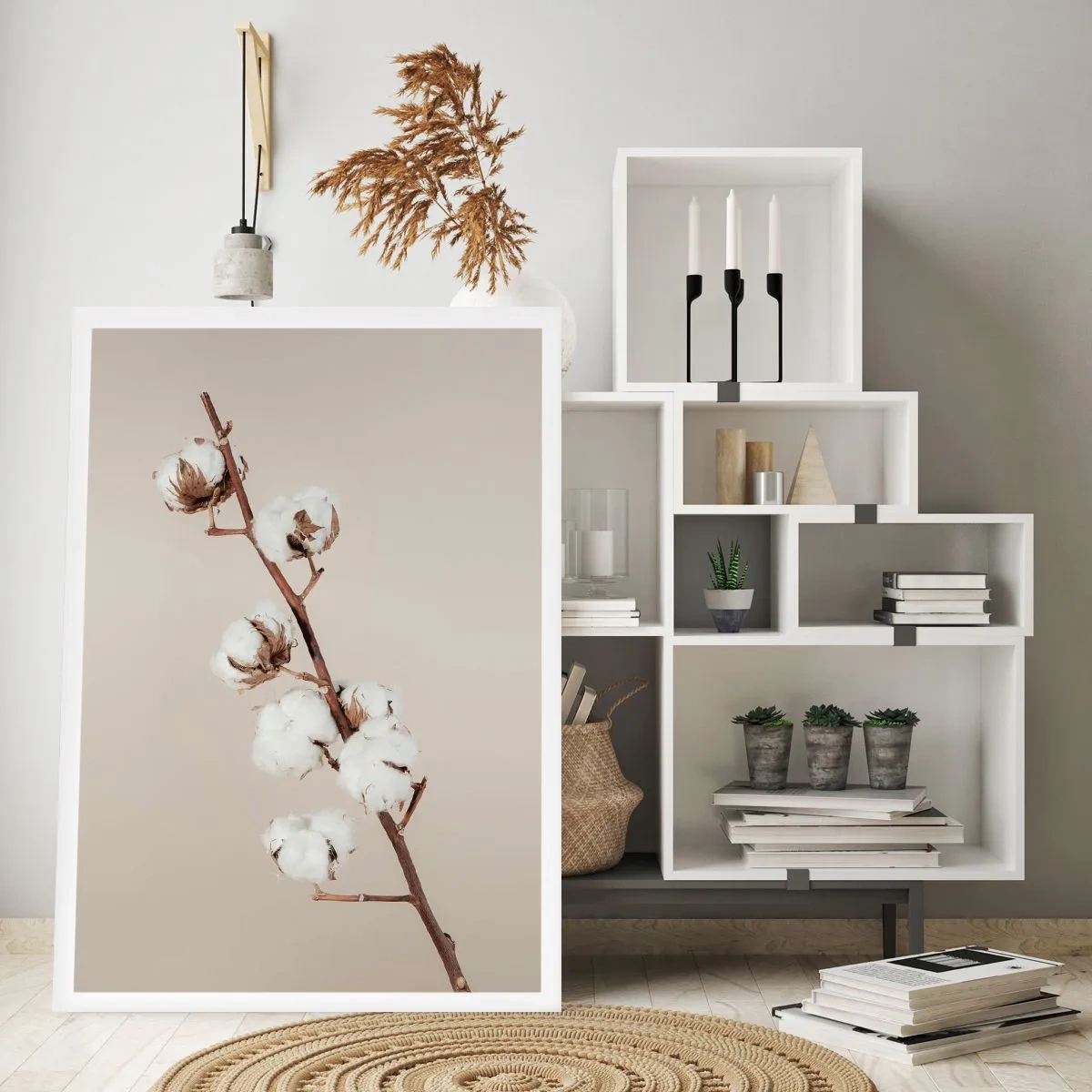 Poster - Ein Baumwollzweig auf beigem Hintergrund, im minimalistischen Stil. - 50x70cm - An der Quelle der Weichheit - Moderne Wanddekoration für Wohnzimmer und Schlafzimmer ARTTOR