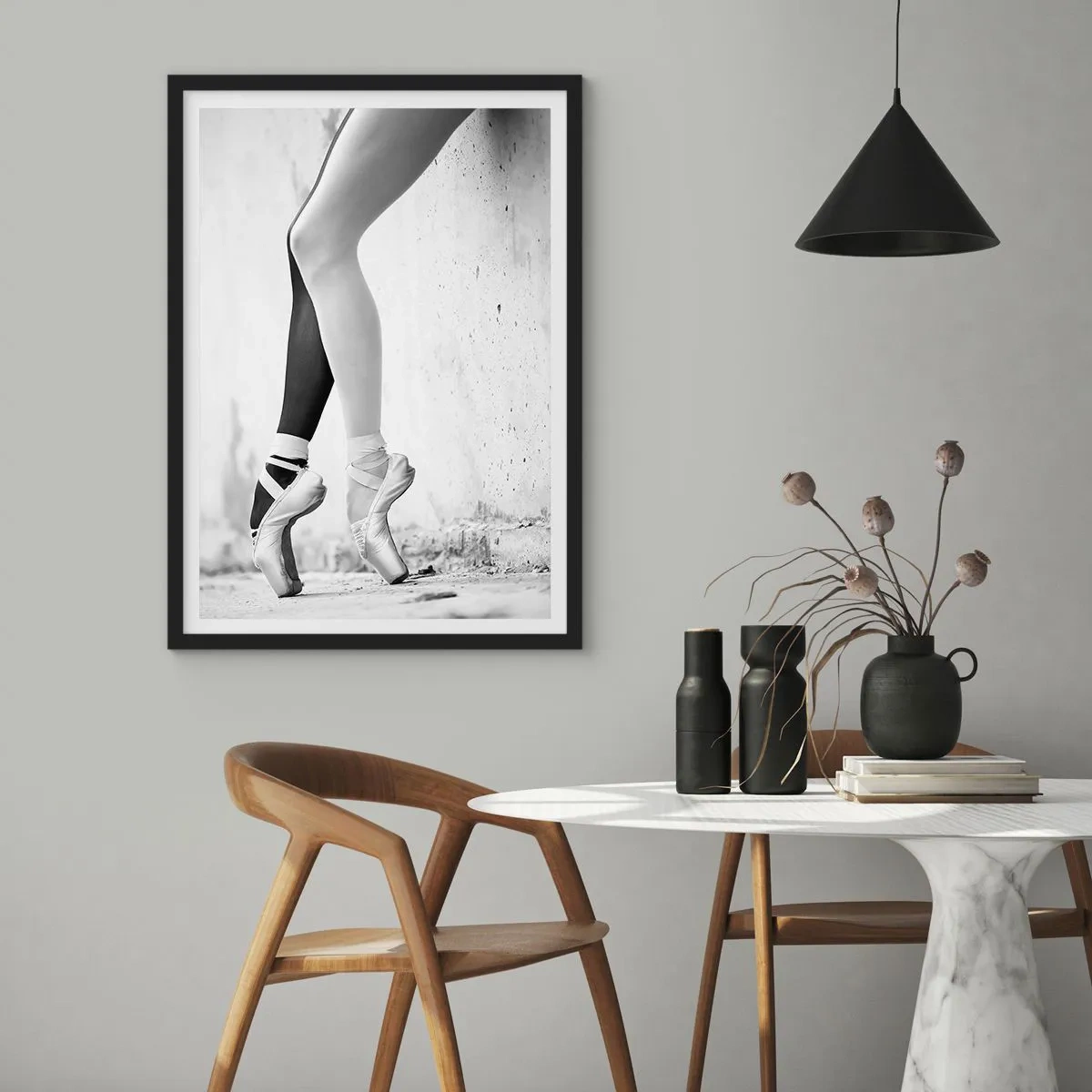 Poster in einem schwarzem Rahmen - Ballerina, voilà! - 30x40 cm