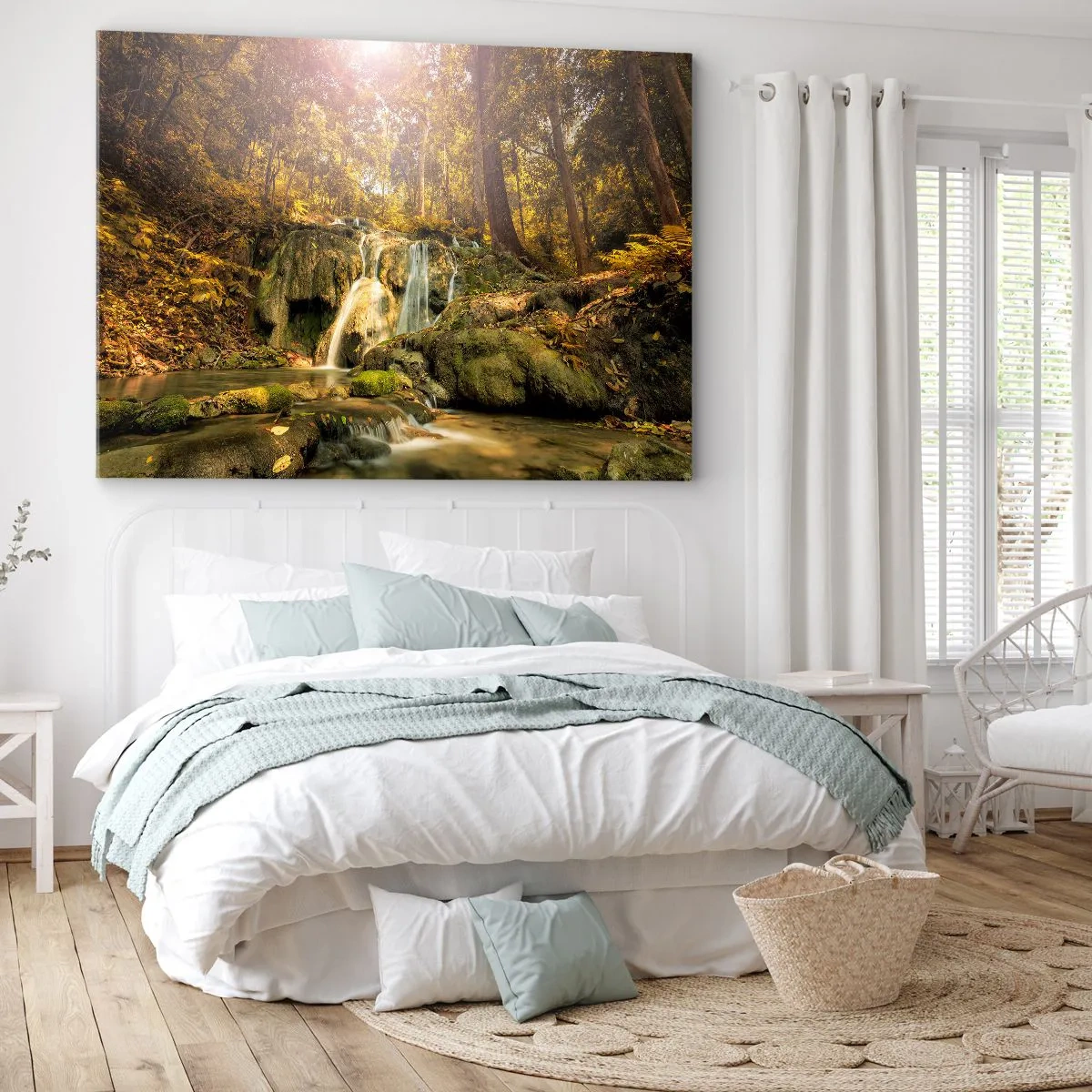Bild auf Leinwand - Leinwandbild - Ein Waldwasserfall in den Sonnenstrahlen, umgeben von Grün - 70x50cm - Waldkaskade im Grünen - Moderne Wanddekoration für Wohnzimmer und Schlafzimmer ARTTOR
