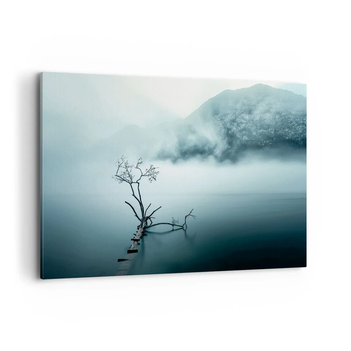 Bild auf Leinwand - Leinwandbild - Ein einsamer Baum im Wasser, umgeben von Nebel und Bergen - 120x80cm - Aus Wasser und Nebel - Moderne Wanddekoration für Wohnzimmer und Schlafzimmer ARTTOR