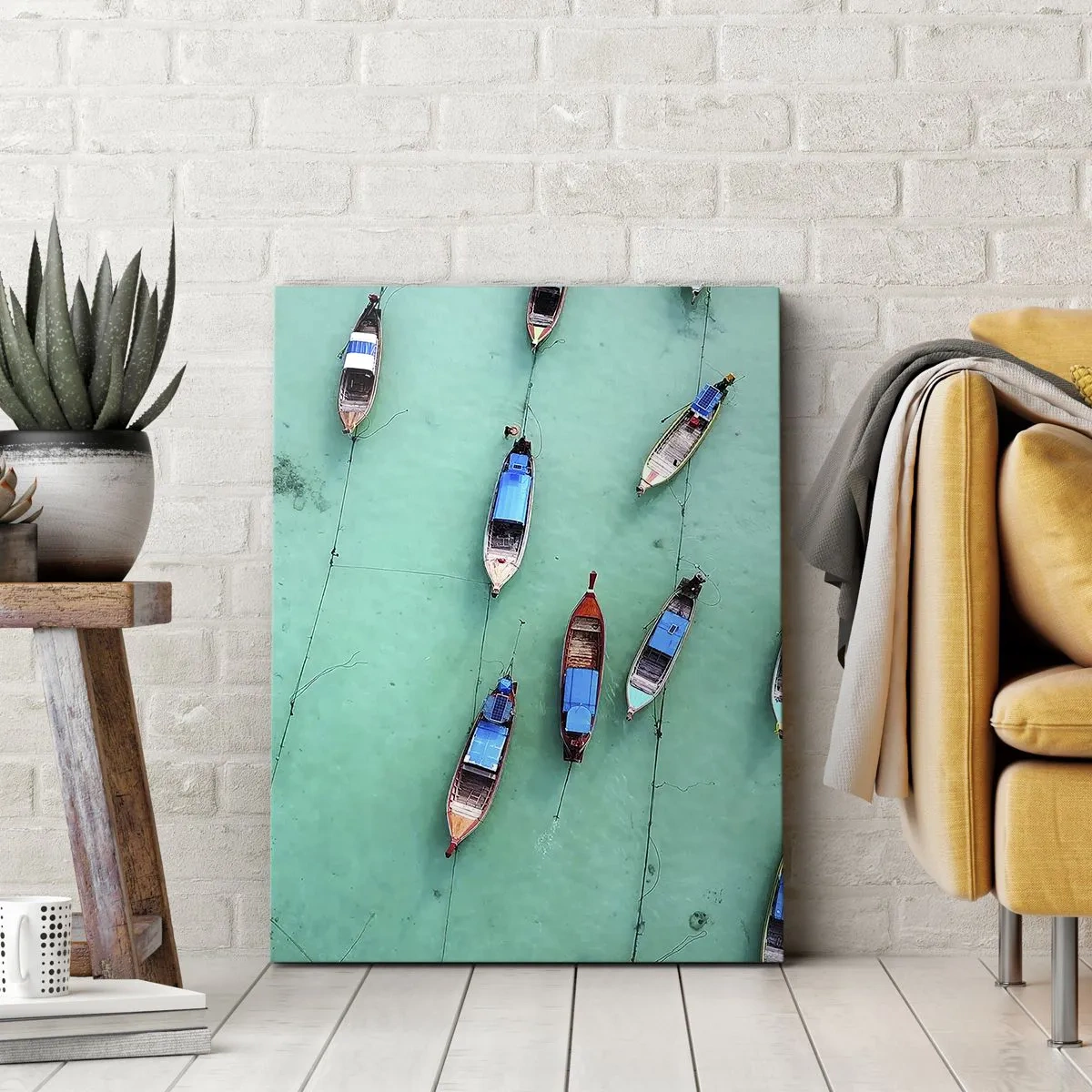 Bild auf Leinwand - Leinwandbild - Boote auf türkisfarbenem Wasser aus der Vogelperspektive - 50x70cm - In freudiger Erwartung - Moderne Wanddekoration für Wohnzimmer und Schlafzimmer ARTTOR