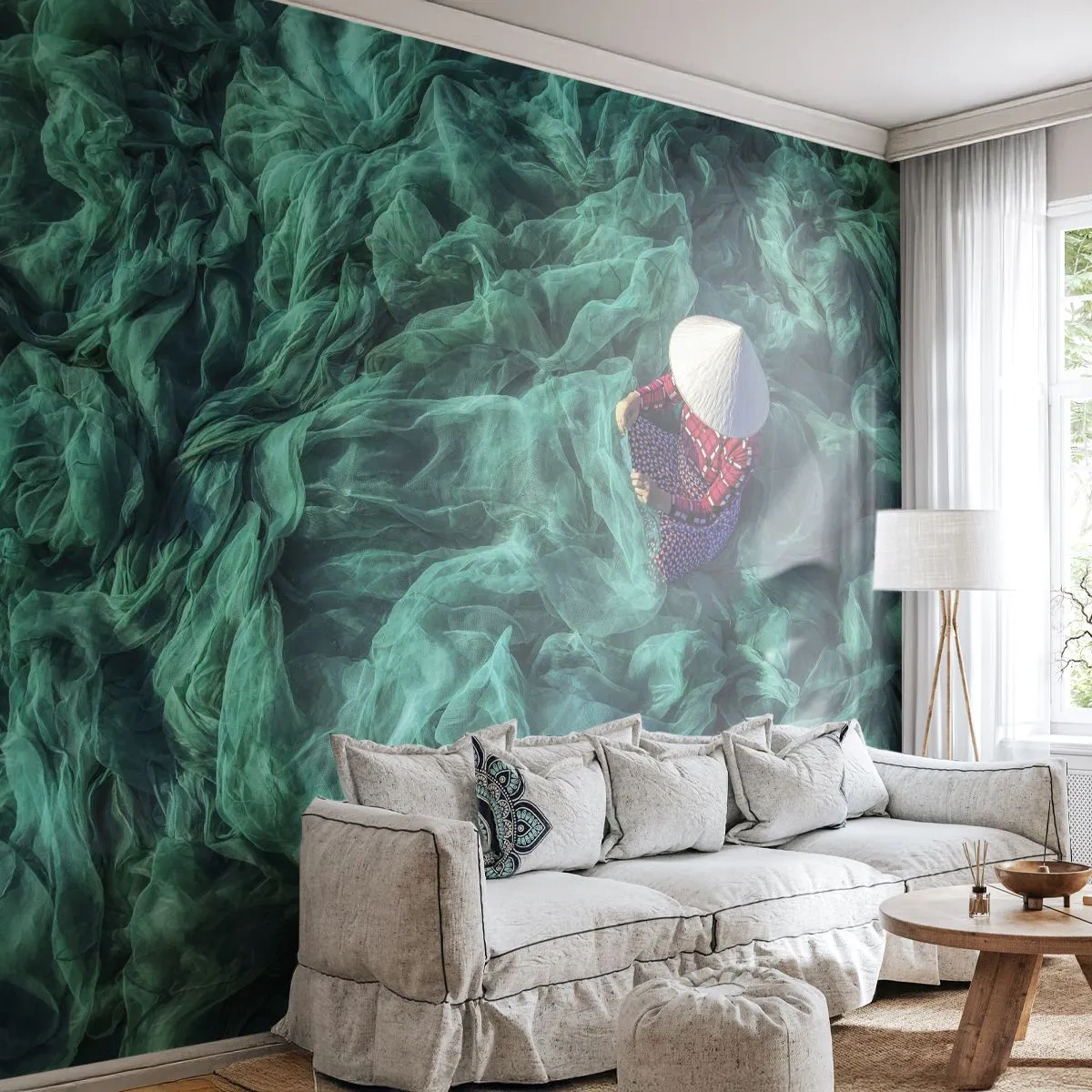 Fototapete Standard Eco - Traditionelle vietnamesische Weberin in grünen Fischernetzen - 100x70cm - In einem Meer aus Netzen - Moderne Wanddekoration für Wohnzimmer und Schlafzimmer ARTTOR