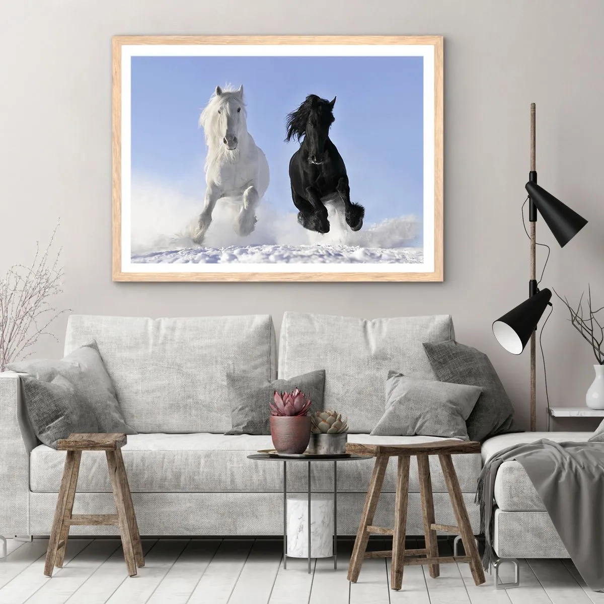 Poster in einem Rahmen aus heller Eiche - Schwarz-Weiß-Galopp - 91x61 cm
