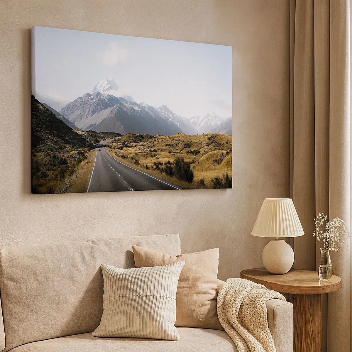 Bild auf Leinwand - Leinwandbild - Eine Straße in den Bergen, umgeben von einer malerischen Landschaft - 70x50cm - Der Weg ins Herz der Berge - Moderne Wanddekoration für Wohnzimmer und Schlafzimmer ARTTOR