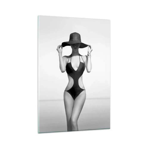 Glasbild - Bild auf glas - Schwarz-weiße Silhouette einer Frau mit Hut vor dem Meereshintergrund - 80x120cm - Mein Name ist: Eleganz - Moderne Wanddekoration für Wohnzimmer und Schlafzimmer ARTTOR