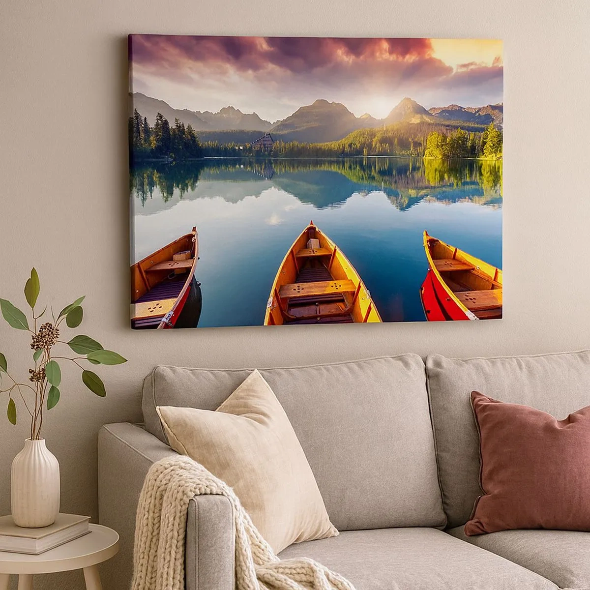 Bild auf Leinwand - Leinwandbild - Drei Holzboote vor der Kulisse eines Bergsees bei Sonnenuntergang - 70x50cm - Nichts gegen die Natur - Moderne Wanddekoration für Wohnzimmer und Schlafzimmer ARTTOR