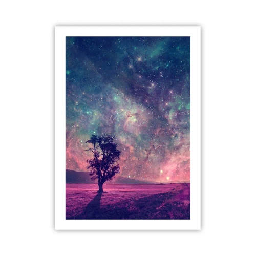 Poster - Ein Baum vor dem Hintergrund eines Sternenhimmels in bunten Schattierungen - 50x70cm - Unter dem magischen Himmel - Moderne Wanddekoration für Wohnzimmer und Schlafzimmer ARTTOR