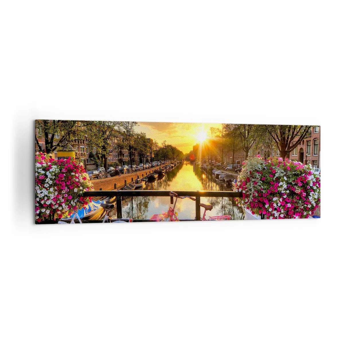 Bild auf Leinwand - Leinwandbild - Fahrräder auf einer Brücke im Schein der untergehenden Sonne - 160x50cm - Frühlingsmorgen in Amsterdam - Moderne Wanddekoration für Wohnzimmer und Schlafzimmer ARTTOR
