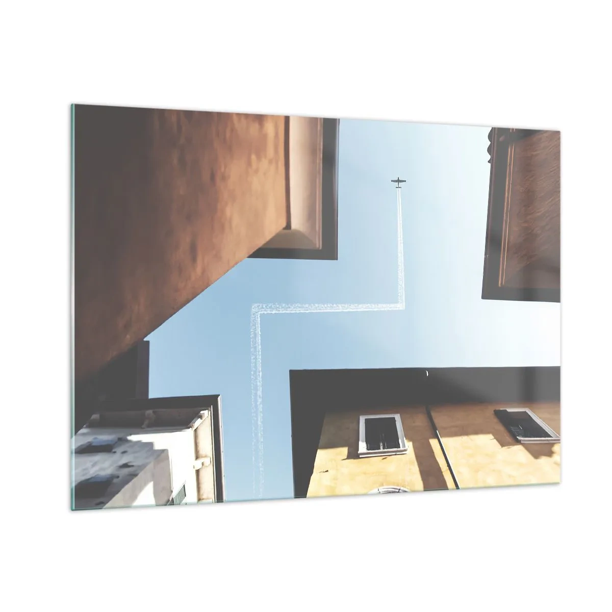 Glasbild - Bild auf glas - Ein Flugzeug über der Stadt, gesehen von einem Hof zwischen Mietshäusern - 100x70cm - Über dem Stadtlabyrinth - Moderne Wanddekoration für Wohnzimmer und Schlafzimmer ARTTOR