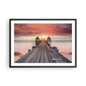Poster in einem schwarzem Rahmen - Holzsteg führt zu Pavillons bei Sonnenuntergang - 70x50cm - Westen im Osten - Moderne Wanddekoration für Wohnzimmer und Schlafzimmer ARTTOR