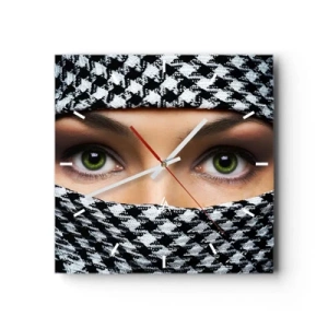 Wanduhr - Glasuhr - Hinter einem schwarz-weiß gemusterten Stoff verbergen sich die grünen Augen einer Frau. - 30x30cm - Ein Porträt einer verschleierten grünäugigen Schönheit - Moderne Wanddekoration für Wohnzimmer und Schlafzimmer ARTTOR