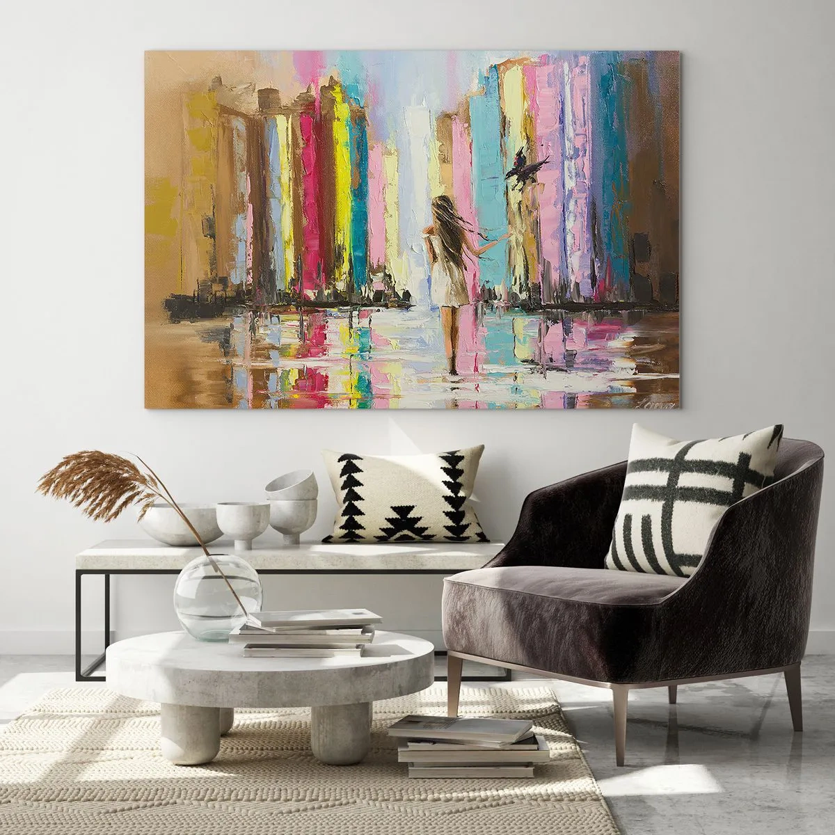 Glasbild - Bild auf glas - Eine Frau mit einem Vogel im Hintergrund bunter Gebäude - 100x70cm - Folge mir - Moderne Wanddekoration für Wohnzimmer und Schlafzimmer ARTTOR