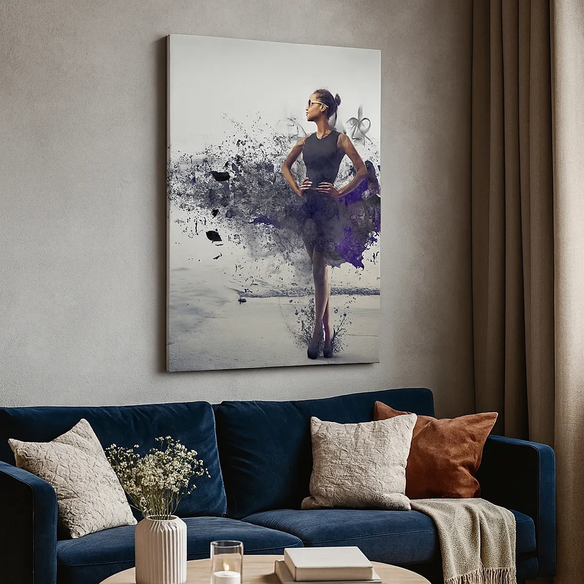 Bild auf Leinwand - Leinwandbild - Eine Frau in einer künstlerischen Komposition vor dem Hintergrund von Wasser - 50x70cm - Afrikanische Venus - Moderne Wanddekoration für Wohnzimmer und Schlafzimmer ARTTOR