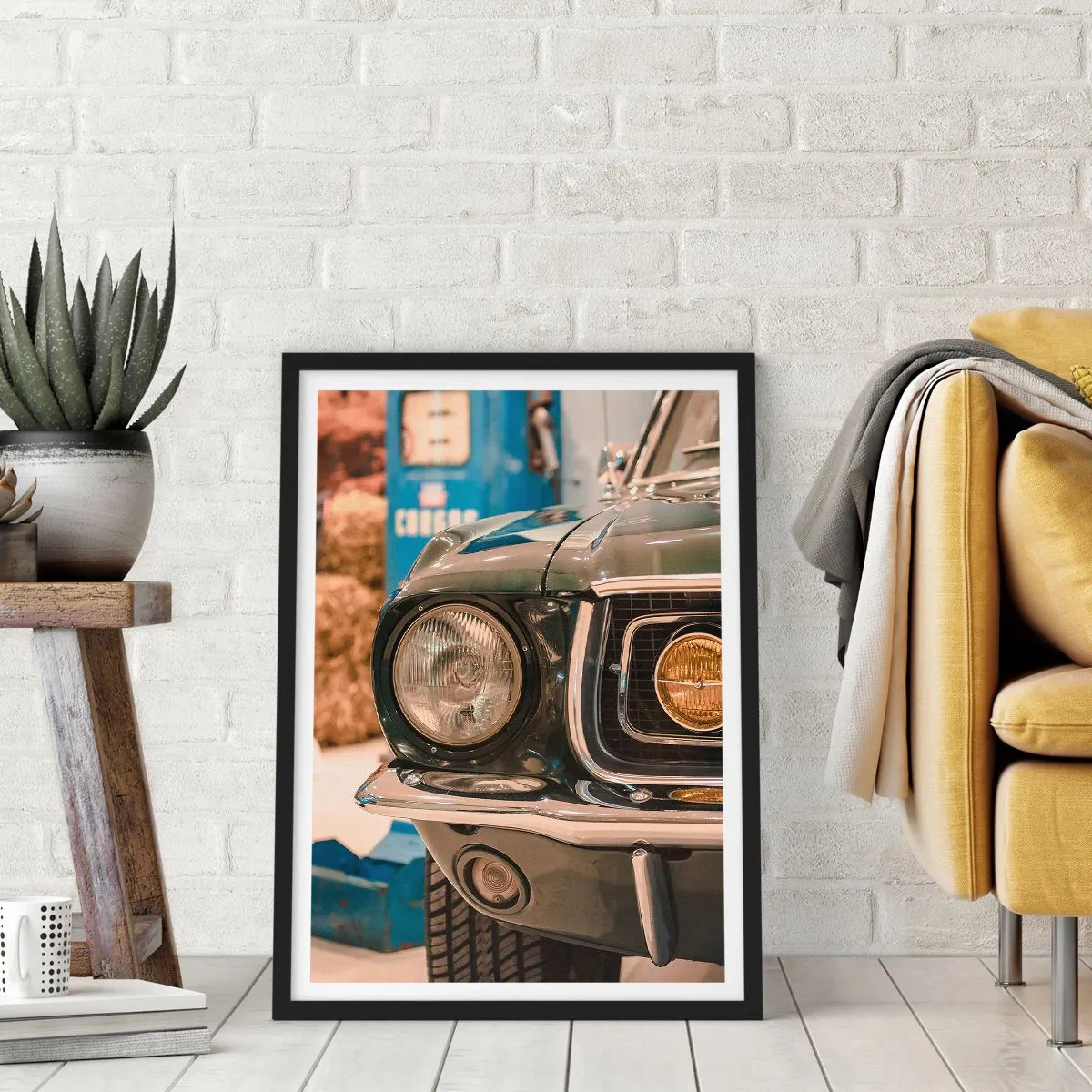 Poster in einem schwarzem Rahmen - Nahaufnahme eines klassischen Retro-Autoscheinwerfers - 50x70cm - Treffen mit einer Legende - Moderne Wanddekoration für Wohnzimmer und Schlafzimmer ARTTOR