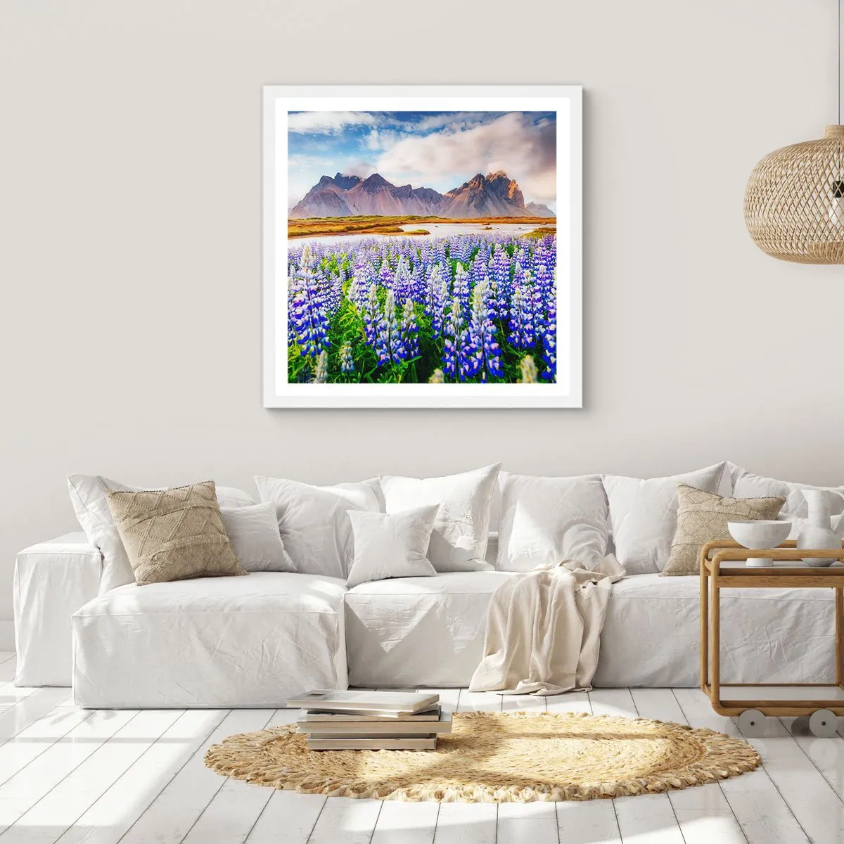 Poster in einem weißen Rahmen - Kraft und Strenge neben Sanftmut - 30x30 cm