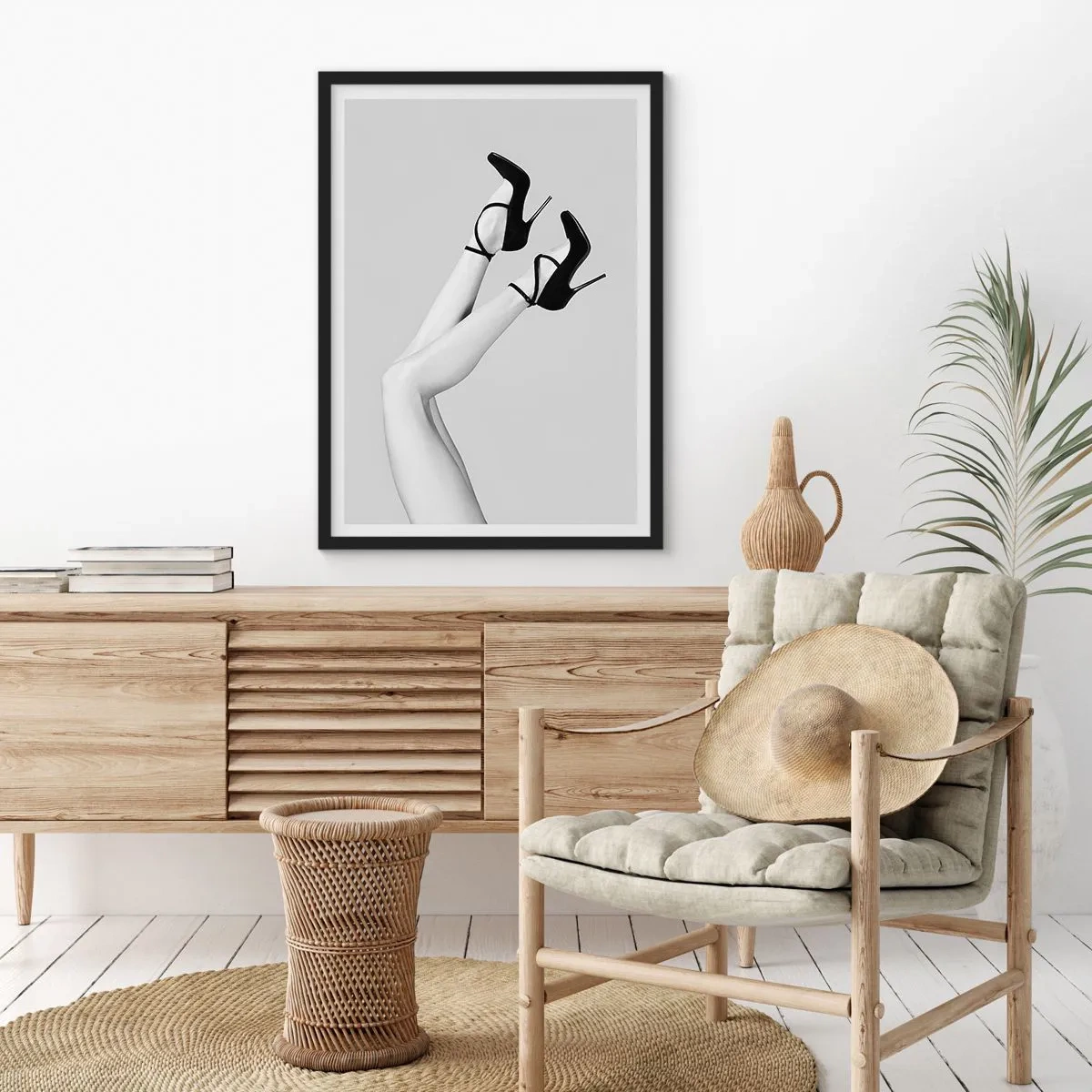Poster in einem schwarzem Rahmen - Stylische Beine in schwarzen High Heels - 50x70cm - Verkehrt herum - Moderne Wanddekoration für Wohnzimmer und Schlafzimmer ARTTOR