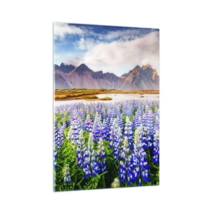 Glasbild - Bild auf glas - Eine Berglandschaft mit blühenden Wiesen und majestätischen Gipfeln - 50x70cm - Kraft und Strenge neben Sanftmut - Moderne Wanddekoration für Wohnzimmer und Schlafzimmer ARTTOR