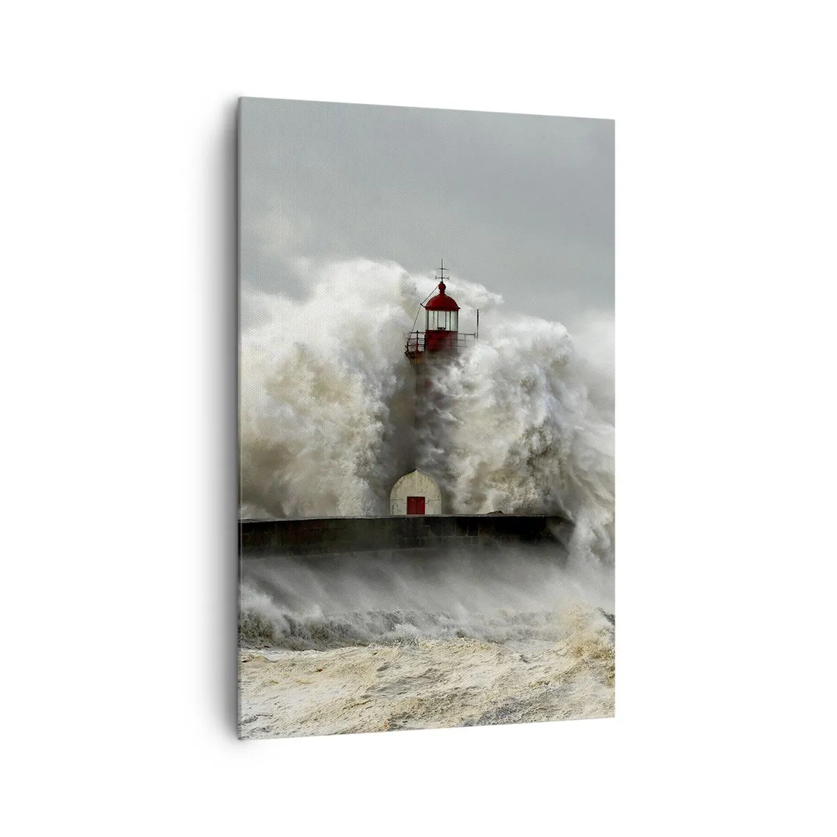 Bild auf Leinwand - Leinwandbild - Ein Leuchtturm, umgeben von rauen Wellen während eines Sturms - 80x120cm - Die Wut des Ozeans - Moderne Wanddekoration für Wohnzimmer und Schlafzimmer ARTTOR