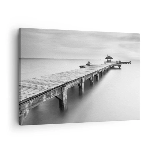 Bild auf Leinwand - Leinwandbild - Eine Schwarzweißansicht eines Holzstegs über ruhigem Wasser. - 70x50cm - In die Ferne - Moderne Wanddekoration für Wohnzimmer und Schlafzimmer ARTTOR