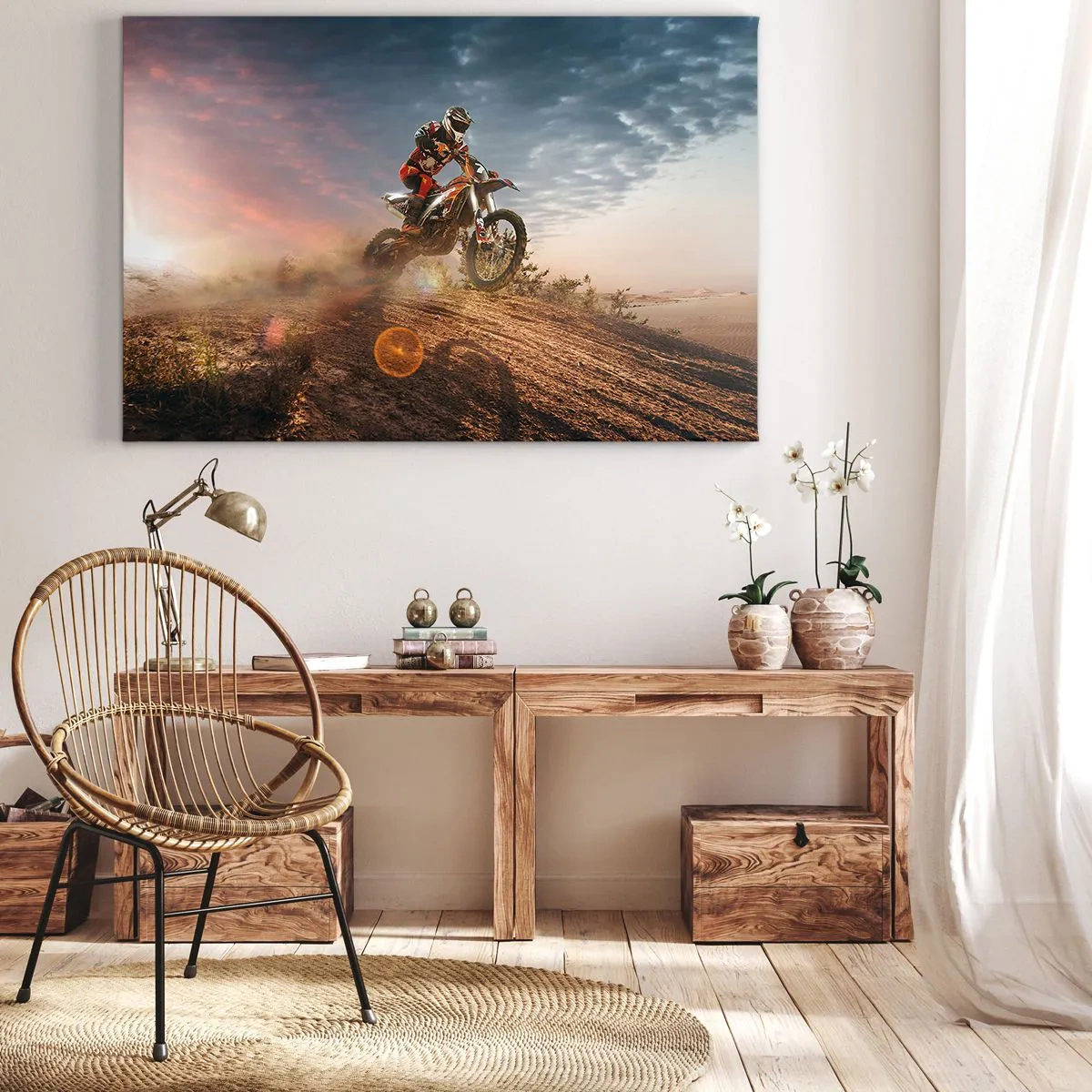 Bild auf Leinwand - Leinwandbild - Motorradfahrer in den Dünen bei Sonnenuntergang - 70x50cm - Für den Sieg - Moderne Wanddekoration für Wohnzimmer und Schlafzimmer ARTTOR