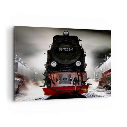 Bild auf Leinwand - Leinwandbild - Eine Dampflokomotive, umgeben von Dampf vor einem dunklen Himmel in einer stimmungsvollen Umgebung - 100x70cm - Er steht und keucht, seufzt und pustet - Moderne Wanddekoration für Wohnzimmer und Schlafzimmer ARTTOR