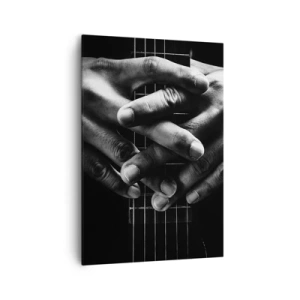 Bild auf Leinwand - Leinwandbild - Hände auf einer Gitarre in einem monochromen Ton gefaltet - 70x100cm - Gebet des Künstlers - Moderne Wanddekoration für Wohnzimmer und Schlafzimmer ARTTOR