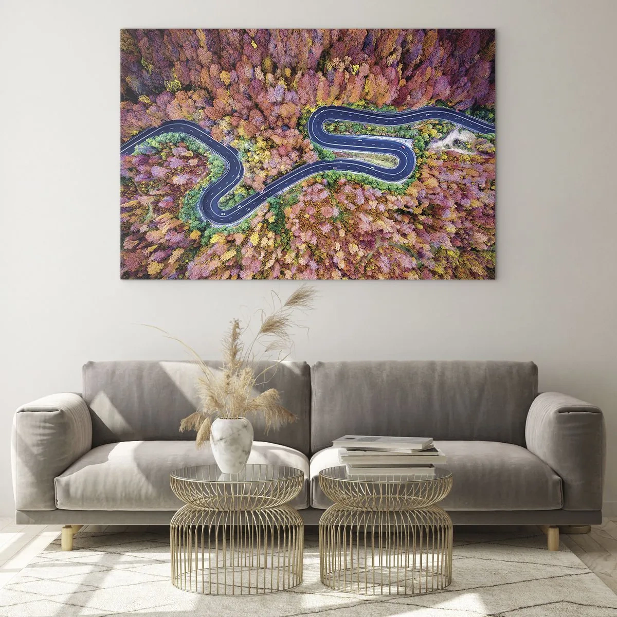 Glasbild - Bild auf glas - Eine Vogelperspektive auf eine kurvenreiche Straße zwischen bunten Herbstbäumen - 70x50cm - Kurvenreicher Weg durch den Wald - Moderne Wanddekoration für Wohnzimmer und Schlafzimmer ARTTOR