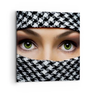 Bild auf Leinwand - Leinwandbild - Ein Porträt einer verschleierten grünäugigen Schönheit - 70x70 cm